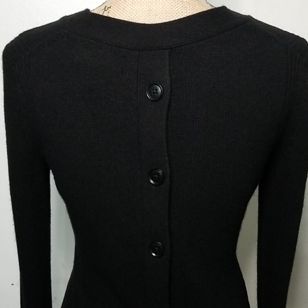 BANANA REPUBLIC ITALIAN YARN V-NECK SWEATER - Picture 5 of 11